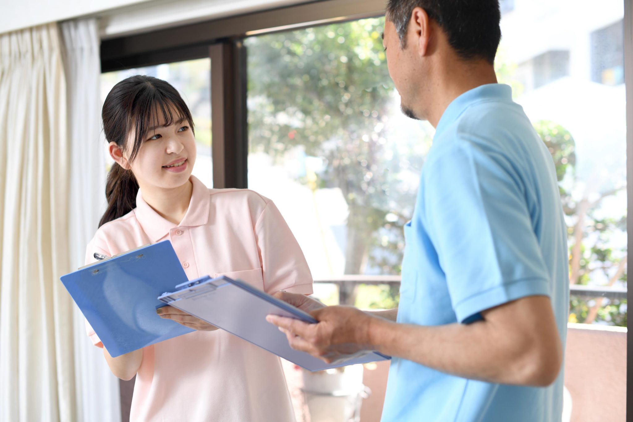 施設で亡くなった場合の対応は？葬儀の流れとご家族への適切な支援も解説